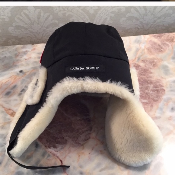 Canada Goose authentic shearling aviator hat - Picture 7 of 8